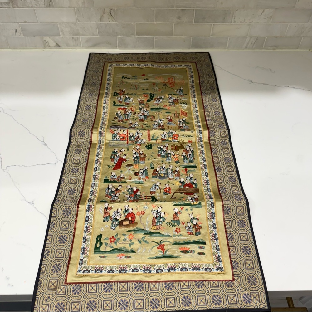 Chinese Embroidered Silk Runner - Picture 4 of 6